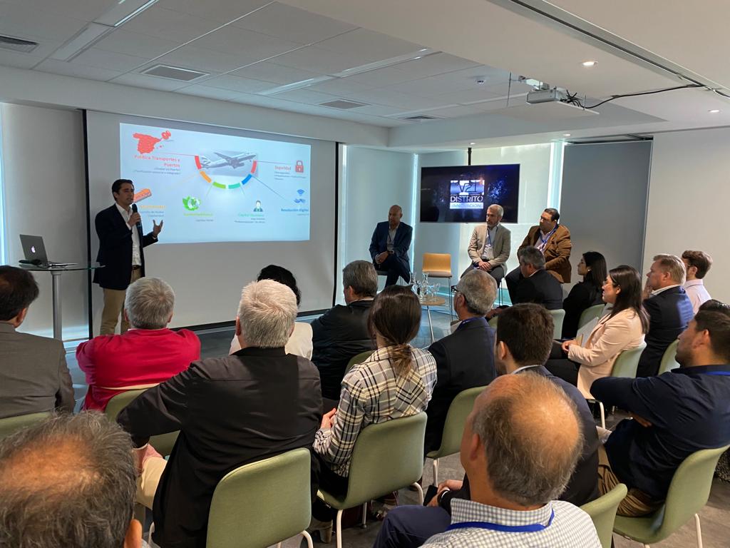 Se reúnen representantes de la industria logística de Chile en Update Tecnológico organizado por Distrito V21