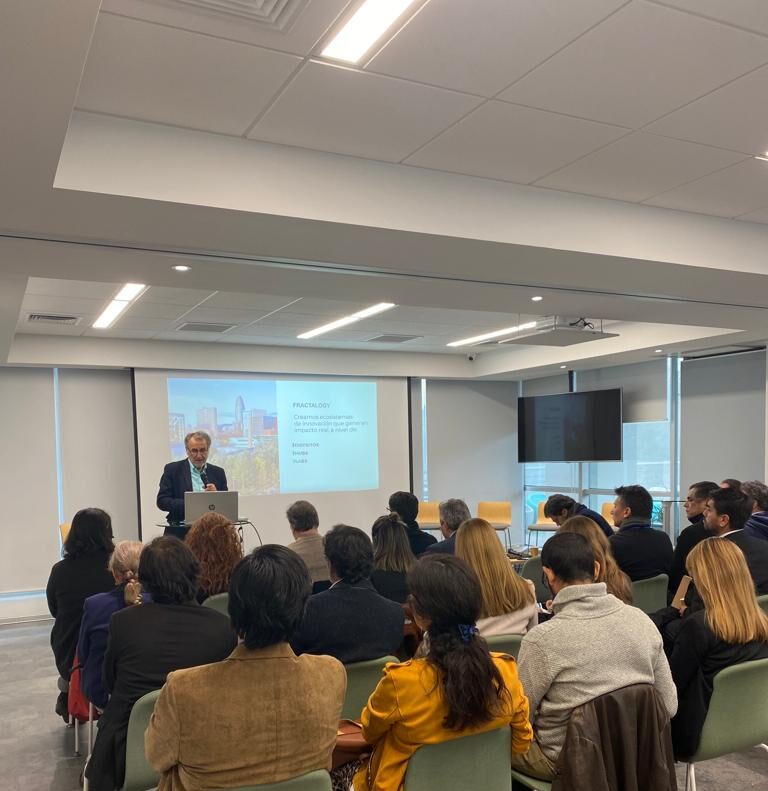 Miquel Barceló lideró Seminario de Innovación en Distrito V21