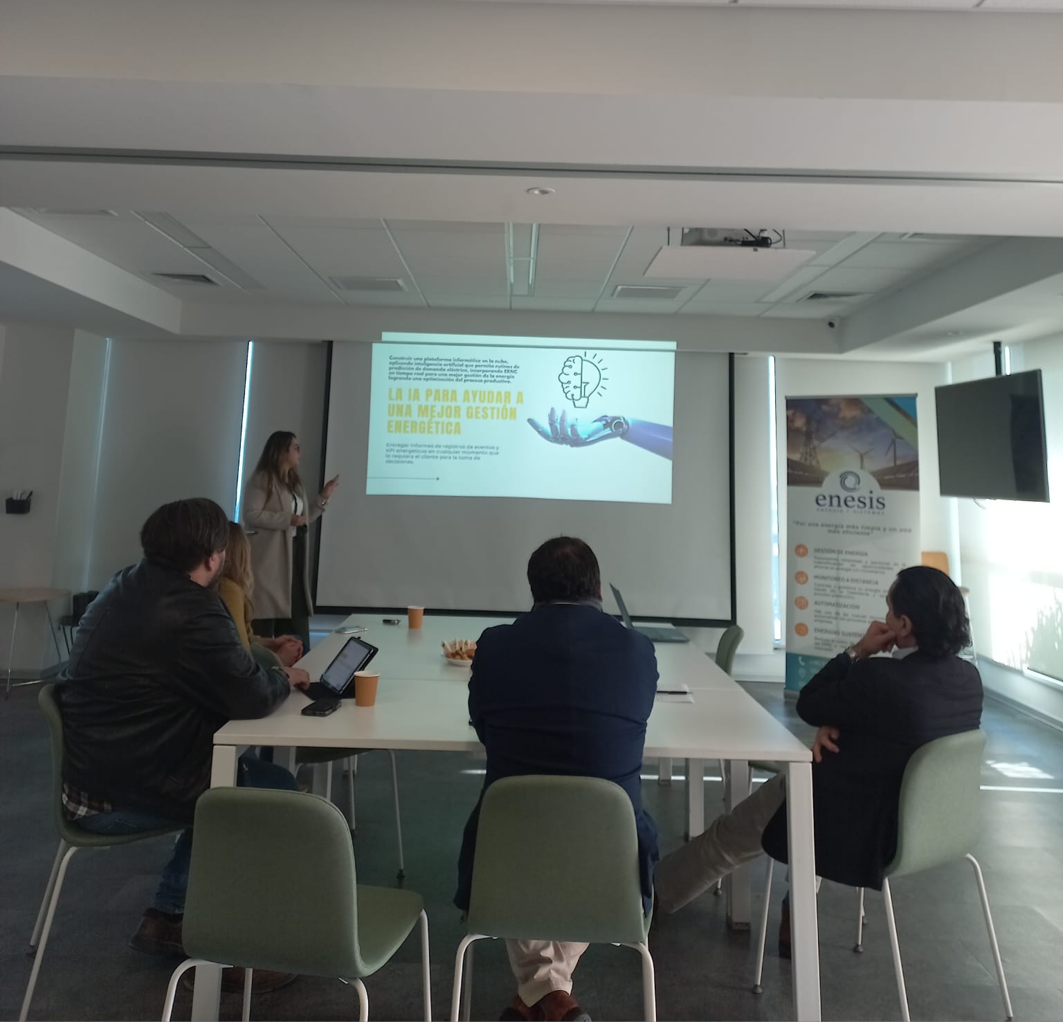 “Pitch Inversión Mujer” de Sercotec se desarrolló con éxito en el Distrito V21