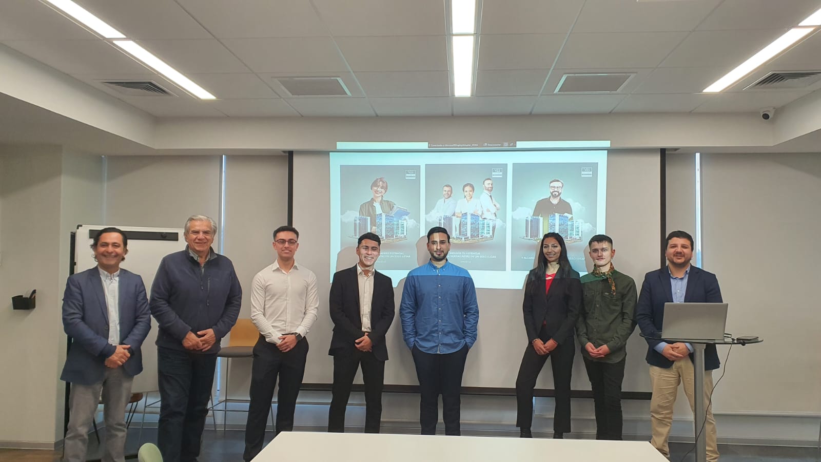 Estudiantes de Publicidad de Duoc UC entregan propuestas de mejora para el Distrito V21