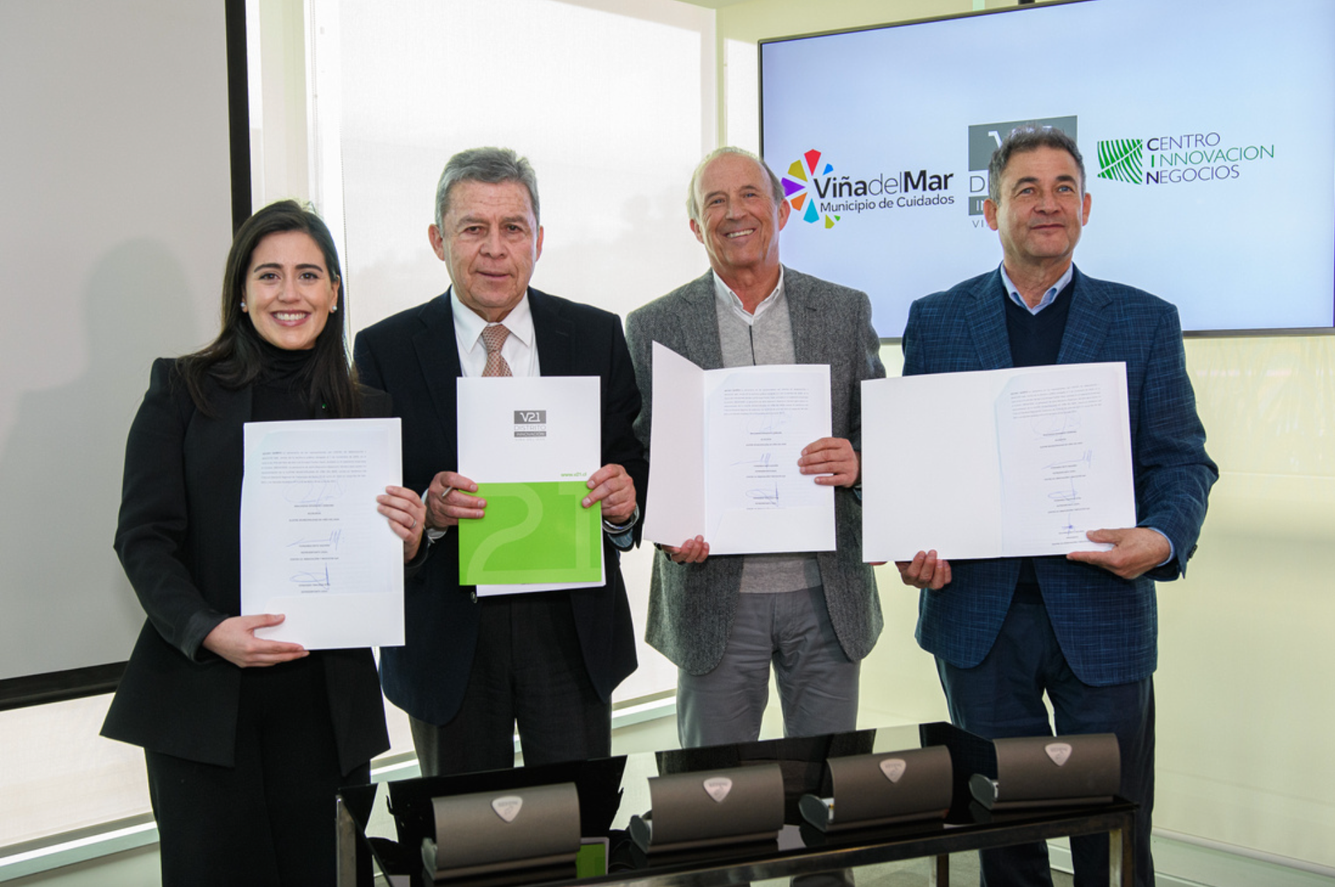 Distrito V21 y municipio viñamarino firman convenio de colaboración