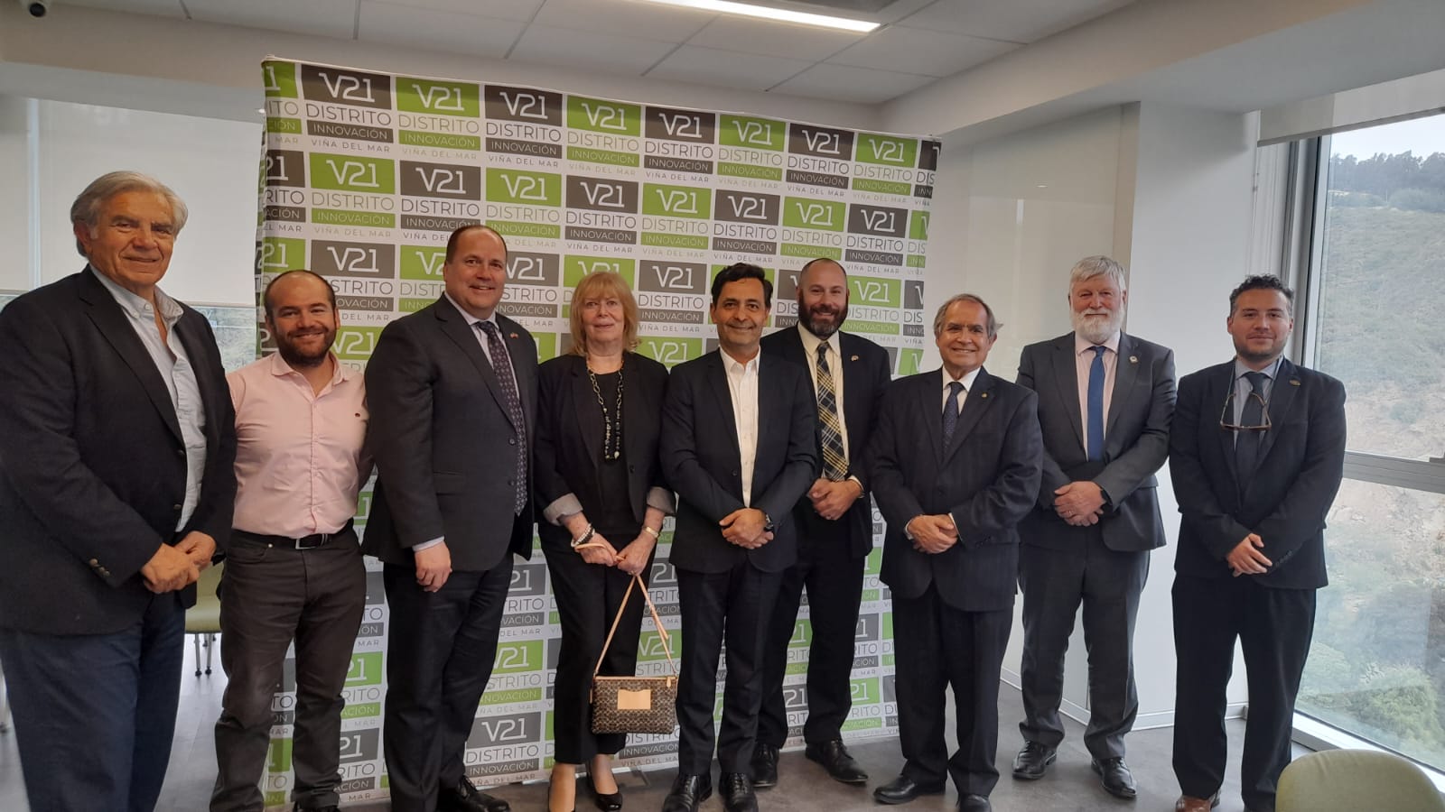 Delegación de la Oficina Naval de Investigación de Estados Unidos se reúnen con representantes del Distrito de Innovación V21