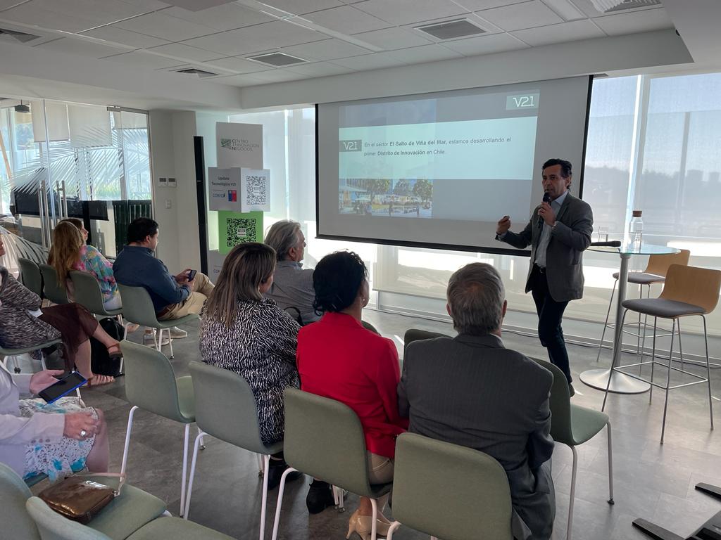 Positivo balance del Distrito V21 y proyecciones económicas para el 2024 se dieron a conocer en el primer Sunset de Innovación V21