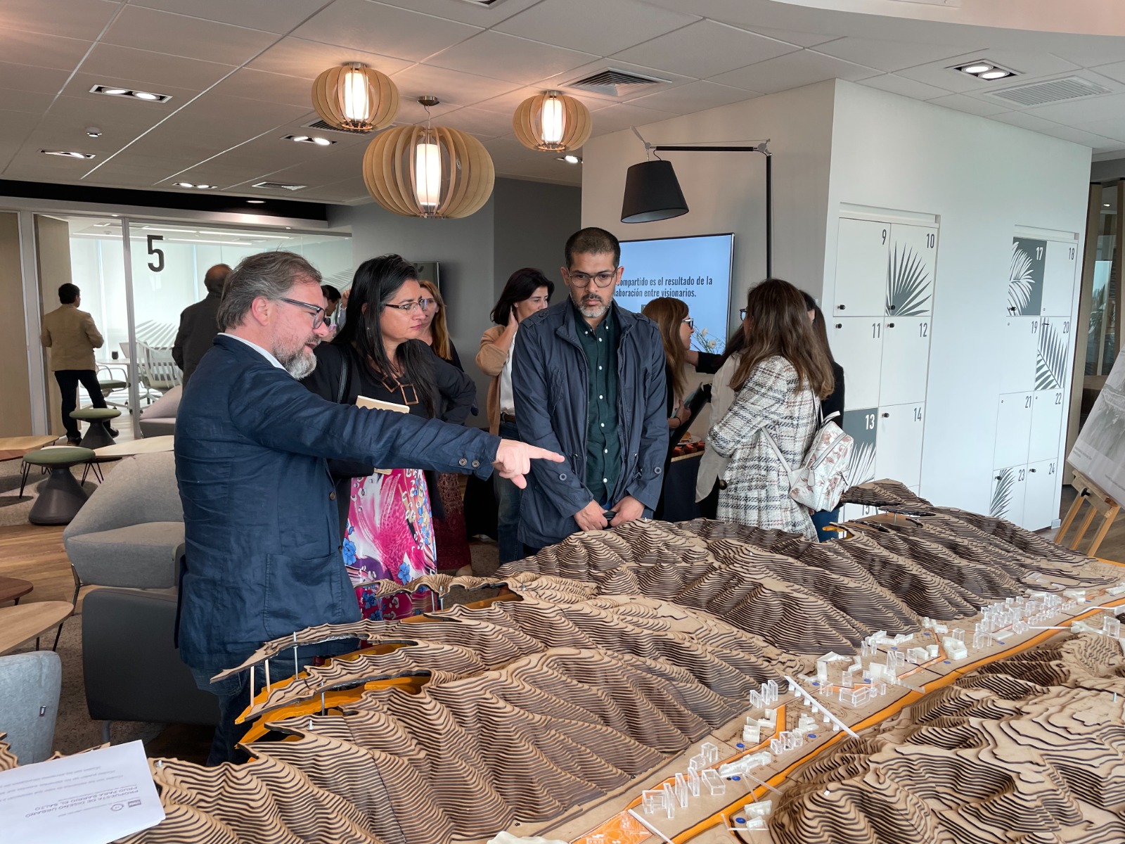 Escuela de Arquitectura de la UVM presenta proyecto de restauración urbana del Barrio El Salto a SECPLA del Municipio de Viña del Mar