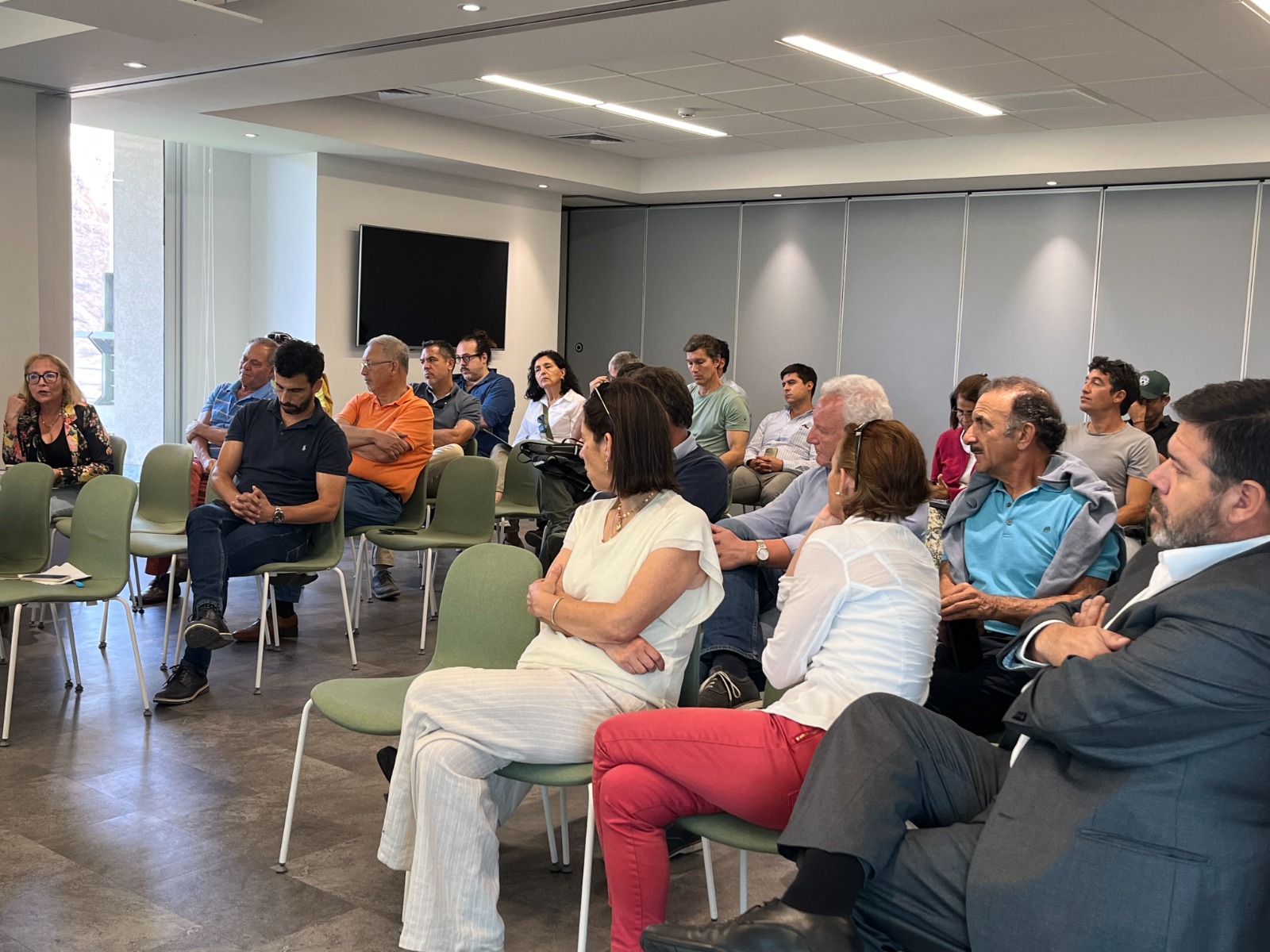 Corporación del Barrio Industrial El Salto se reúne de emergencia para realiza catastro de daños a empresas del sector tras incendios forestales