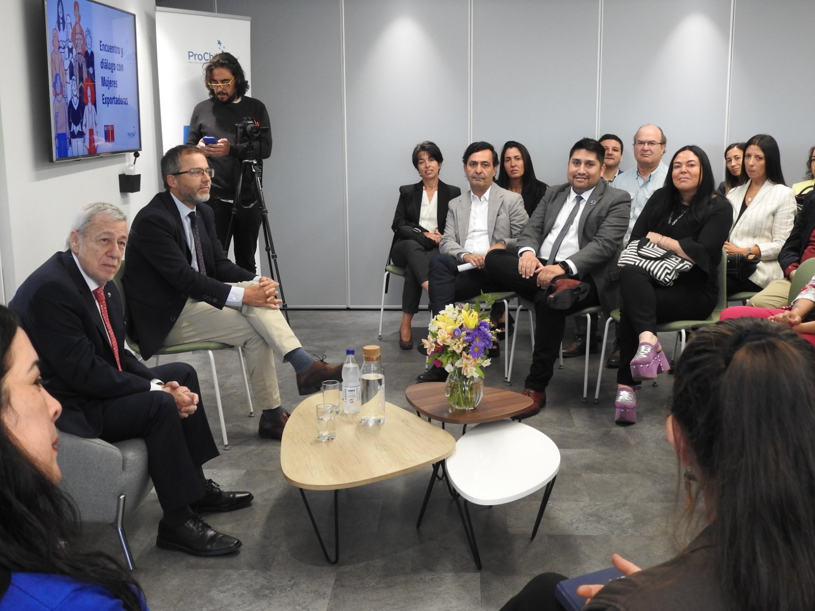 Ministro de Relaciones Exteriores y director general de ProChile encabezan conversatorio sobre el rol de las emprendedoras de la región en el comercio exterior