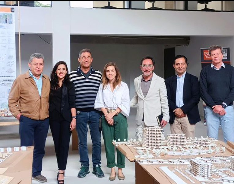 Autoridades públicas destacan la exposición de Arquitectura UVM sobre el desarrollo urbano de El Salto